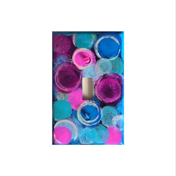 Hand Crafted Abstract Design Single Toggle Light Switch Plate - Picture 2 of 2